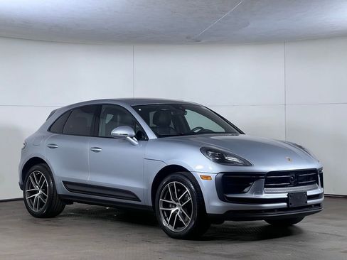 Certified 2024 Porsche Macan image 9