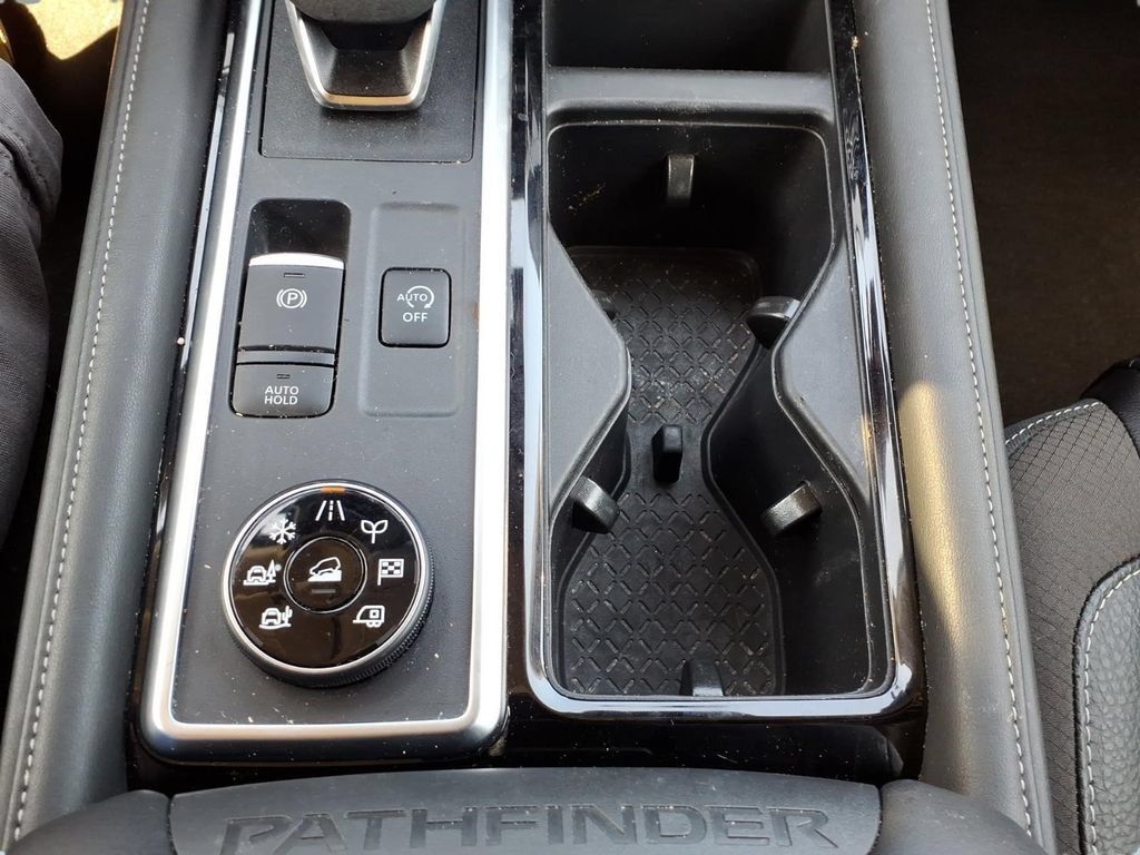 Used 2025 Nissan Pathfinder SL AWD/4WD image 23