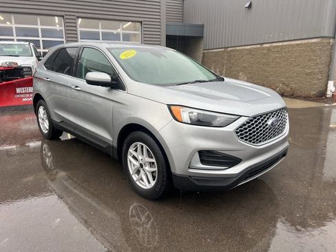 Used 2023 Ford Edge SEL image 3