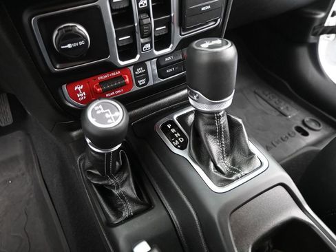 Used 2025 Jeep Wrangler Unlimited Rubicon w/ Convenience Group AWD/4WD image 24