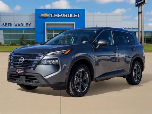 Used 2024 Nissan Rogue SV image 3