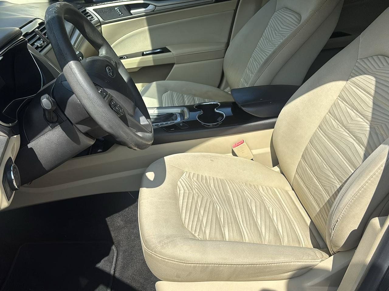 Used 2016 Ford Fusion SE FWD image 10
