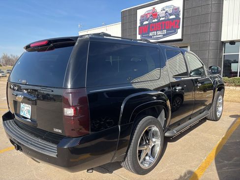 Used 2008 Chevrolet Suburban LT RWD image 5