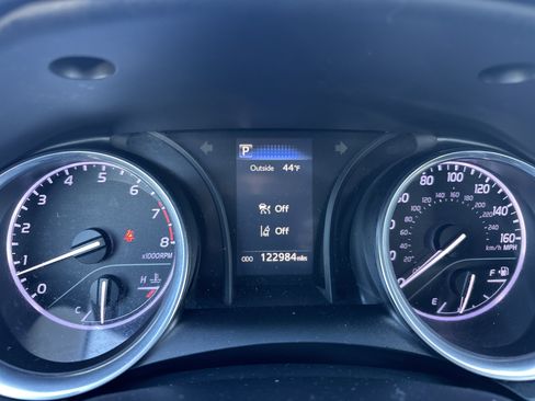 Used 2018 Toyota Camry LE image 19