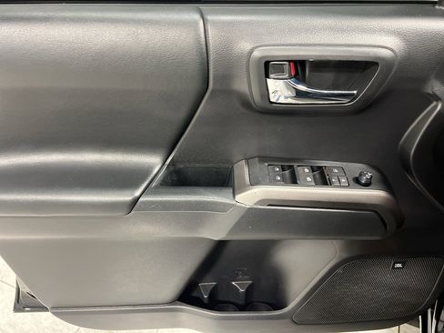 Used 2022 Toyota Tacoma Limited image 21