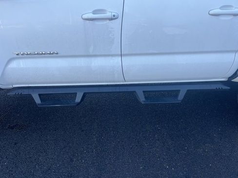 Used 2022 Toyota Tacoma TRD Off-Road image 10