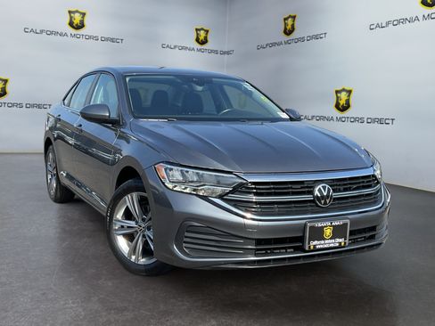 Used 2024 Volkswagen Jetta SE FWD image 3