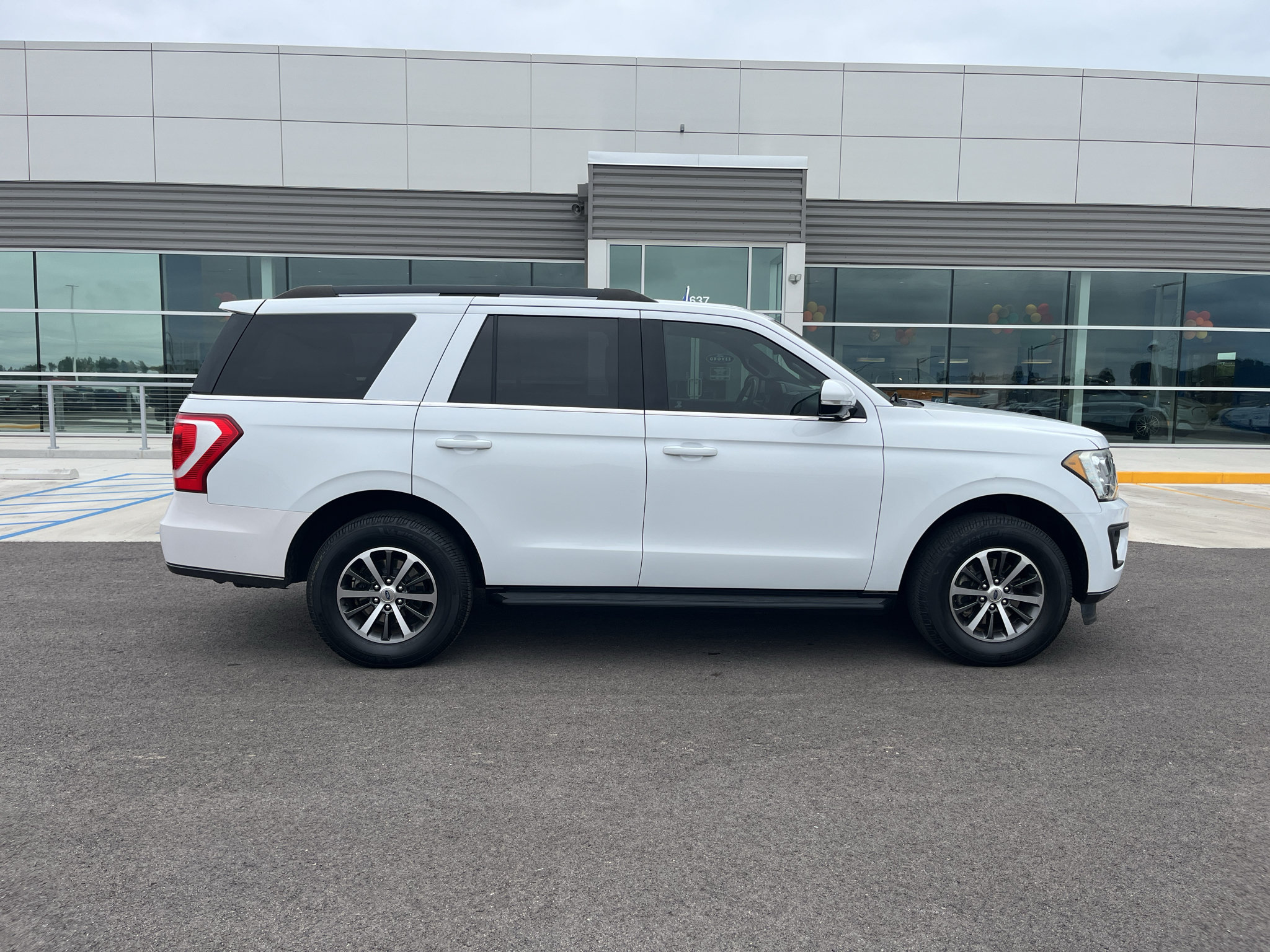 Used 2019 Ford Expedition XLT w/ Equipment Group 201A AWD/4WD image 4