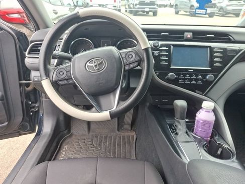 Used 2020 Toyota Camry LE FWD image 11