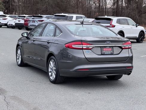 Used 2017 Ford Fusion SE image 6