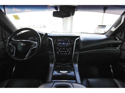 Used 2018 Cadillac Escalade ESV Platinum AWD/4WD image 9