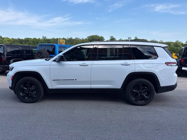 Used 2023 Jeep Grand Cherokee L Altitude AWD/4WD image 5