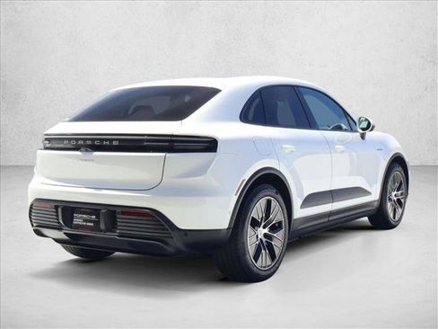 Used 2025 Porsche Macan Electric RWD image 9