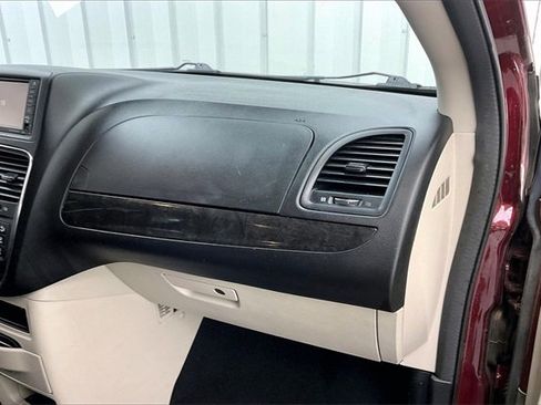 Used 2017 Dodge Grand Caravan SE image 17