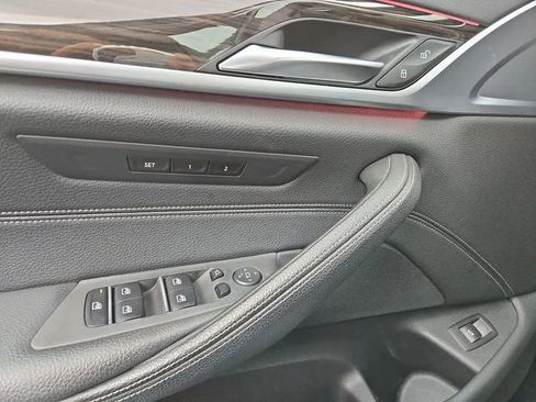 Used 2019 BMW 530i xDrive AWD/4WD image 10