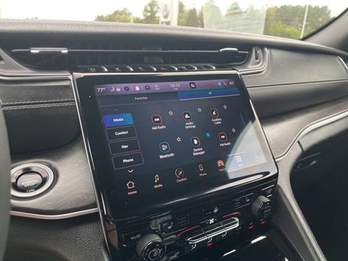 Used 2024 Jeep Grand Cherokee Limited image 26