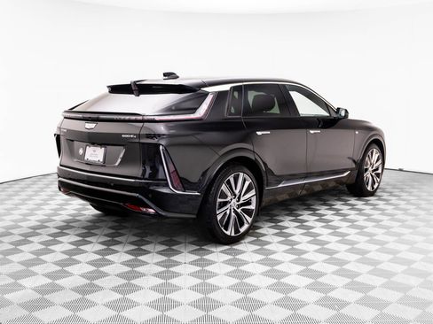 Certified 2025 Cadillac Lyriq Luxury w/ LPO, Floor Liner Package AWD/4WD image 5