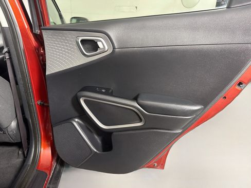 Used 2020 Kia Soul LX FWD image 27