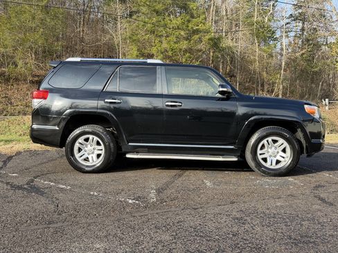 Used 2013 Toyota 4Runner SR5 image 2