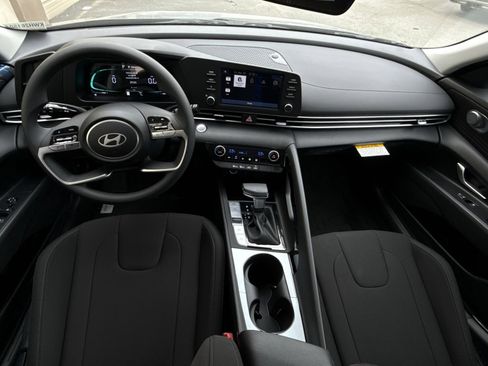New 2026 Hyundai Elantra Hybrid FWD image 22