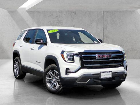 Used 2025 GMC Terrain Elevation AWD/4WD image 1