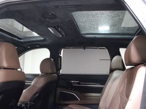 Used 2022 Kia Telluride SX w/ SX Prestige Package image 3