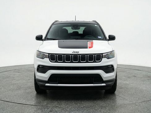 Used 2025 Jeep Compass Trailhawk image 2