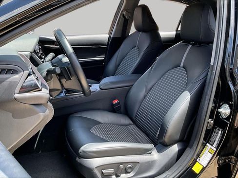 Used 2023 Toyota Camry SE FWD image 8