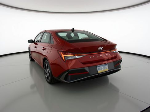 Used 2025 Hyundai Elantra SEL FWD image 6