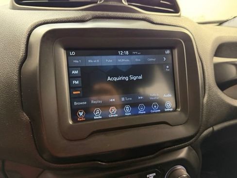Used 2018 Jeep Renegade Latitude FWD image 20