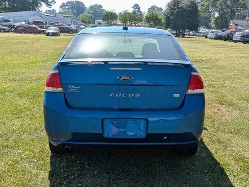 Used 2010 Ford Focus SE image 4