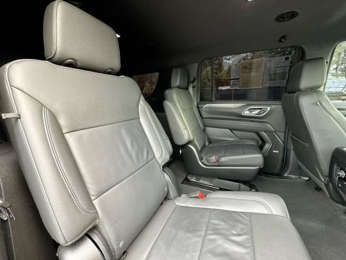 Used 2024 Chevrolet Suburban LT RWD image 29