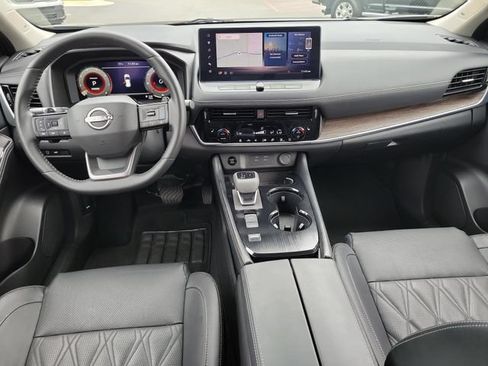 Used 2025 Nissan Rogue Platinum FWD image 16