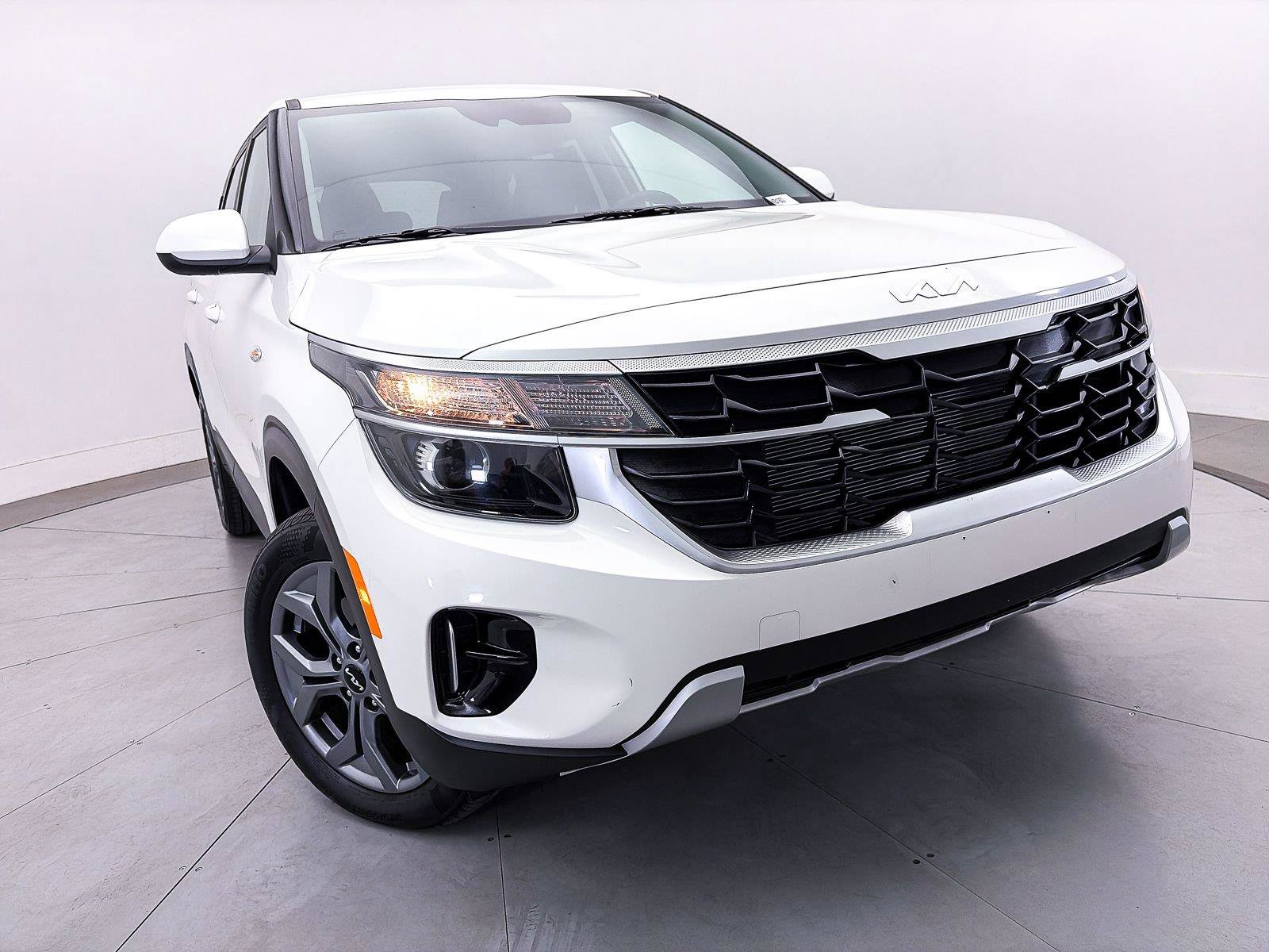 Used 2025 Kia Seltos LX AWD/4WD image 6