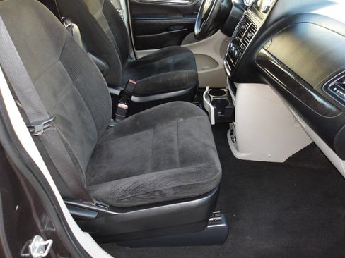 Used 2016 Dodge Grand Caravan American Value Package image 18