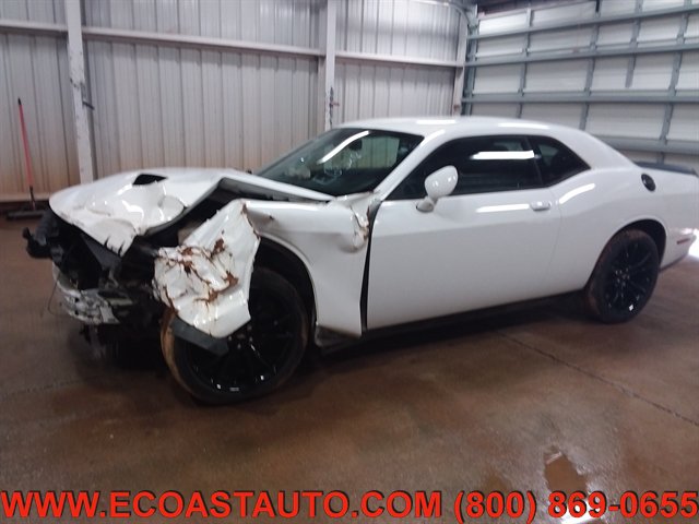 Used 2018 Dodge Challenger SXT w/ Blacktop Package RWD image 3