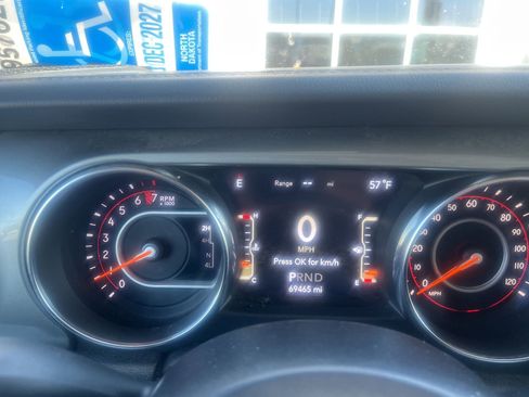 Used 2019 Jeep Wrangler Unlimited Sahara w/ Uconnect 4C Nav & Sound Group AWD/4WD image 8