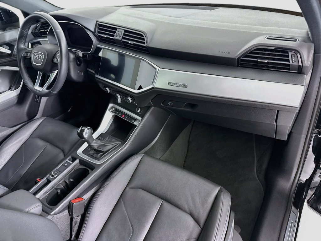 Used 2020 Audi Q3 2.0T Premium w/ Convenience Package AWD/4WD image 17