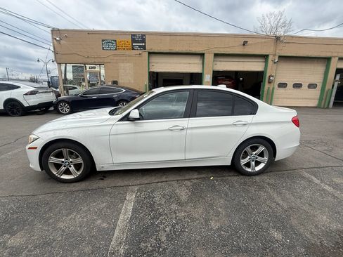 Used 2014 BMW 328i xDrive Sedan AWD/4WD image 2