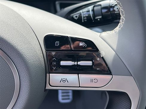 Used 2025 Hyundai Elantra SEL image 25