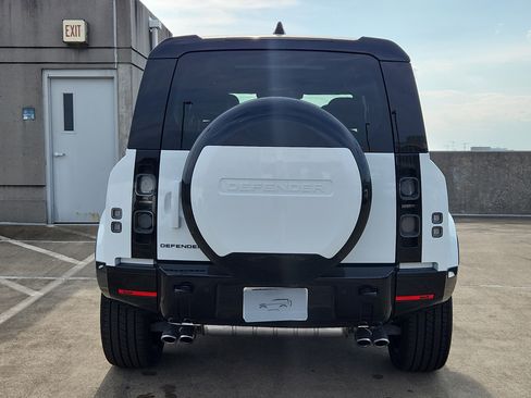 New 2025 Land Rover Defender 110 V8 image 7