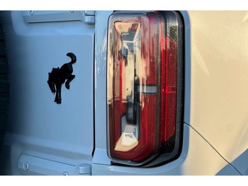 Used 2023 Ford Bronco Badlands image 32