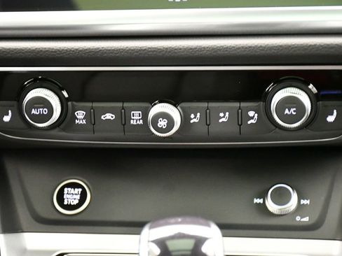 Certified 2025 Audi Q3 2.0T Premium Plus w/ Premium Plus Package image 29