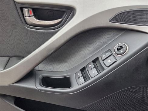 Used 2012 Hyundai Elantra Limited image 31