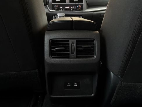 Used 2025 Nissan Rogue SV FWD image 12