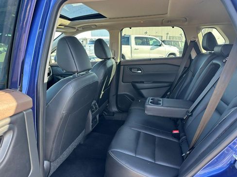 Used 2023 Nissan Rogue SL w/ SL Premium Package image 10