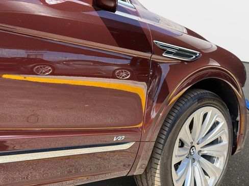 Used 2022 Bentley Bentayga image 23