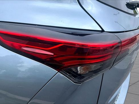 Used 2023 Toyota Highlander XLE AWD/4WD image 26