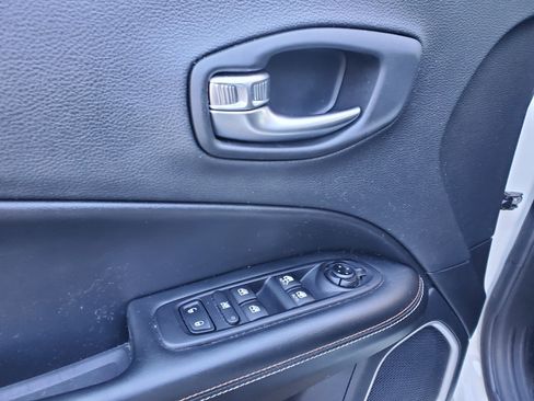 Used 2020 Jeep Compass Latitude image 12