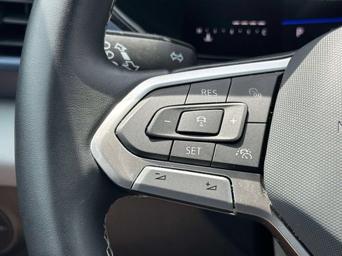 Certified 2023 Volkswagen Taos SE FWD image 22